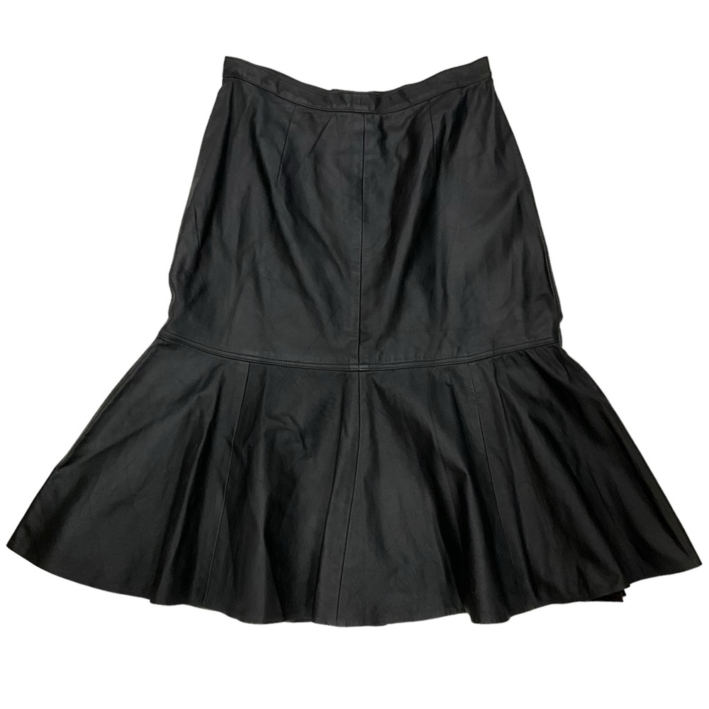 Real leather midi skirt.


Condition very good

No visible flaws when wear